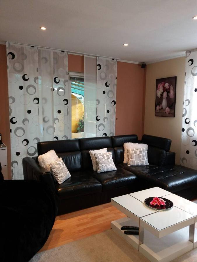 Lucica Apartament *